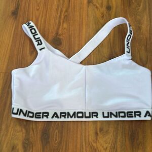 Under armor purple lavender sports bra crisscross top logo size M